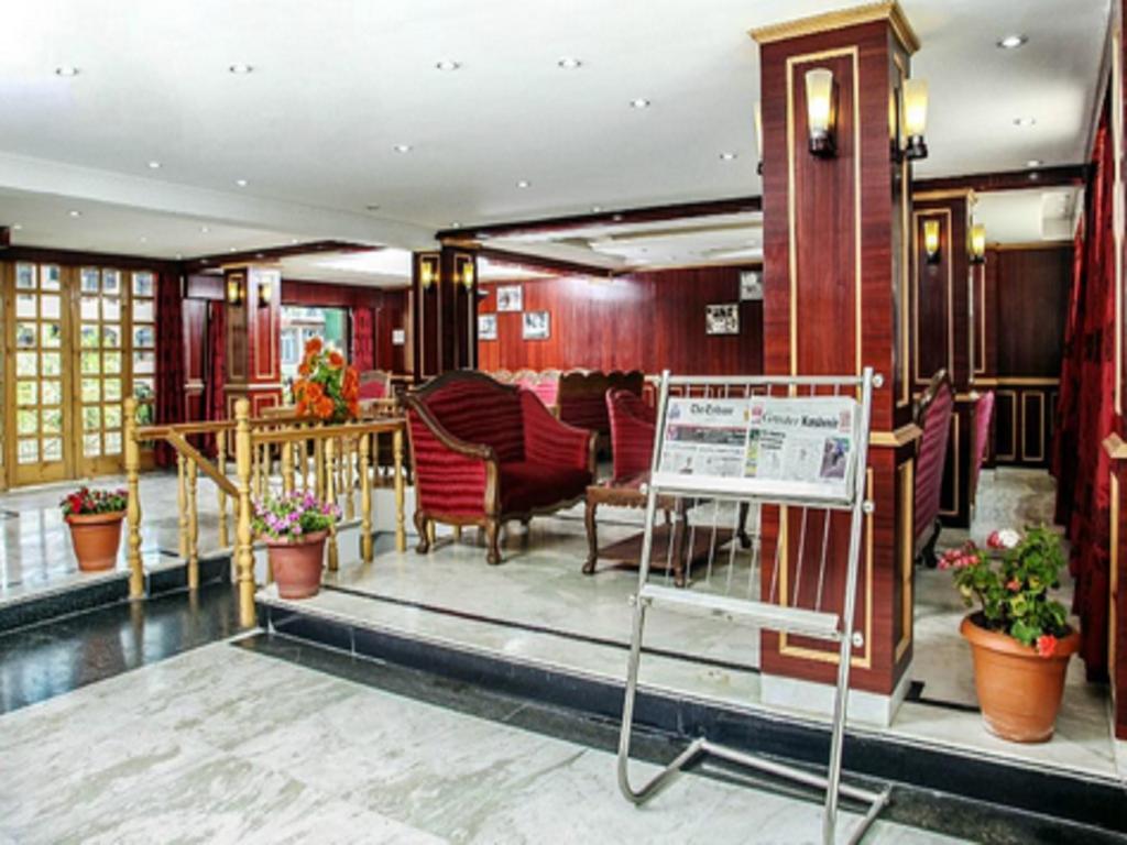 Holiday Plaza Hotel Srīnagar Exterior foto
